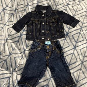 Like new- Old navy denim set (0-3 months)